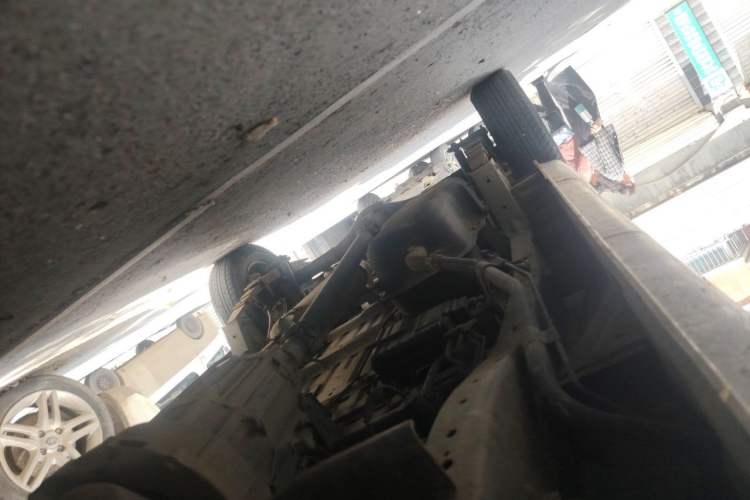 Used Jinbei Hiace X30 2019 1.5L Van Standard Model China VI SWC15M Chassis Front Right