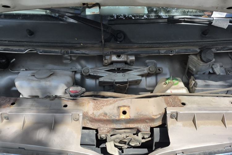 Used Jinbei Hiace X30  Engine Bay