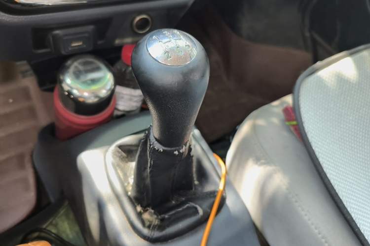 Used Jinbei Hiace X30  Gear Lever