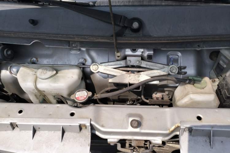 Used Jinbei Hiace X30 2019 1.5L Van Comfort Model China VI SWC15M Engine Bay