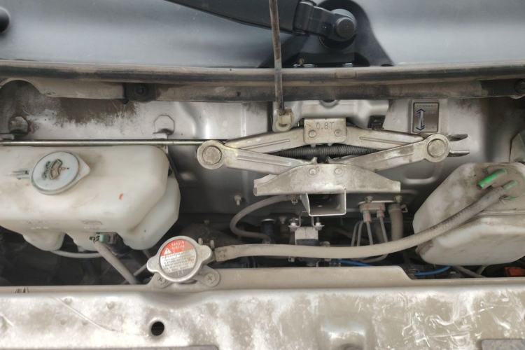 Used Jinbei Hiace X30  Engine Bay