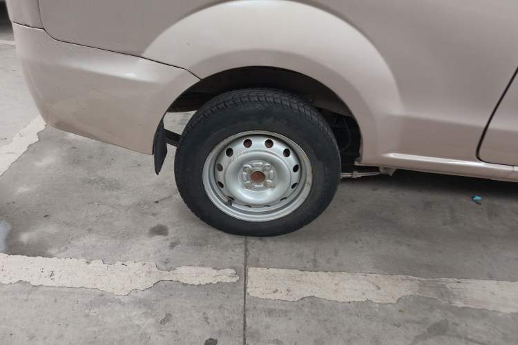 Used Jinbei Hiace X30 2019 1.5L Standard Version China VI SWC15M Right Rear Wheel Hub
