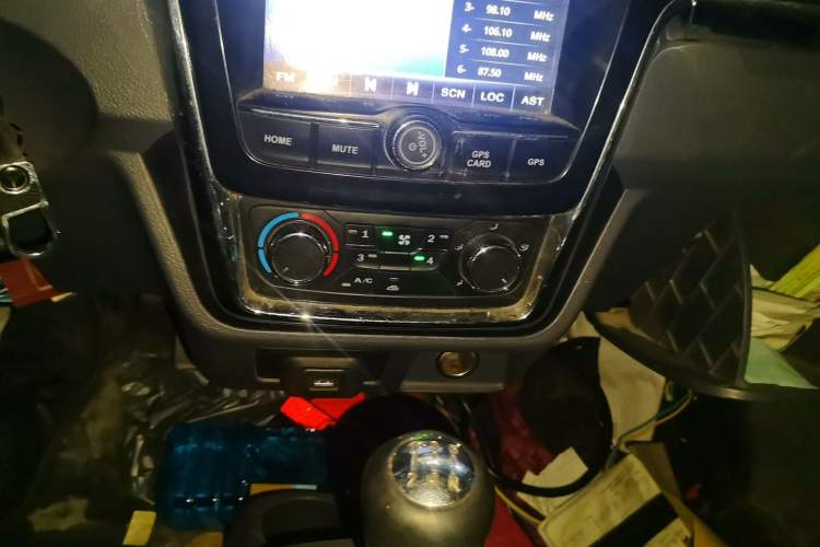 Used Jinbei Hiace X30 2019 1.5L Van Comfort Model China VI SWC15M Audio And AC Panel
