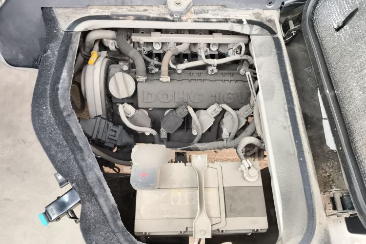 Used Jinbei Hiace X30 2019 1.5L Van Standard Model China VI SWC15M Engine Bay