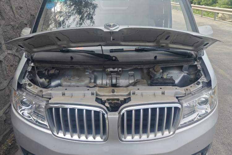 Used Jinbei Hiace X30  Engine Bay