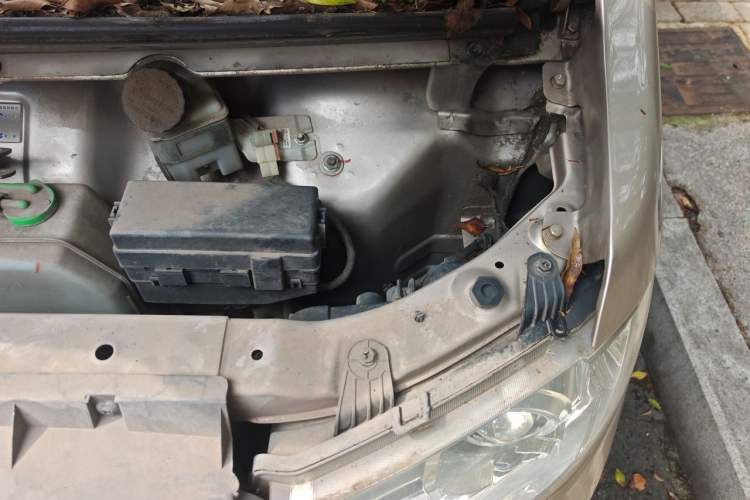 Used Jinbei Hiace X30 2019 1.5L Comfort Edition China VI SWC15M Engine Bay Left
