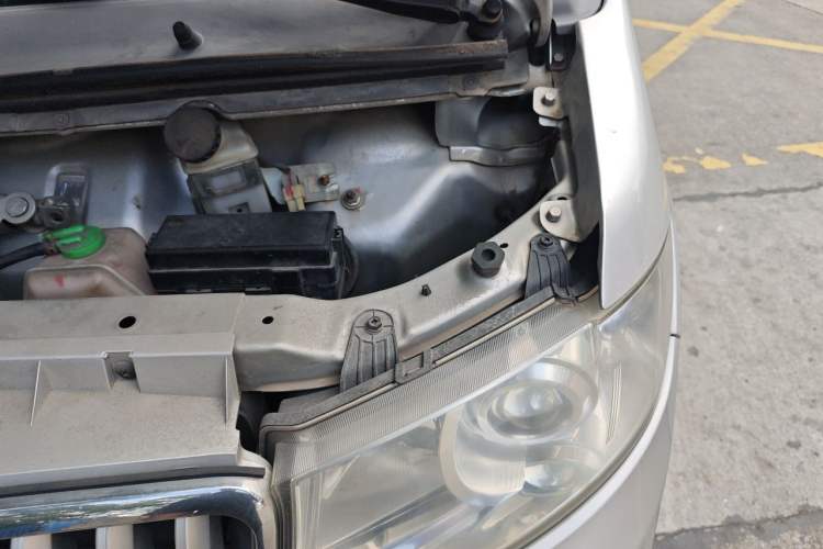 Used Jinbei Hiace X30 2019 1.5L Standard Version China VI SWC15M Engine Bay Left