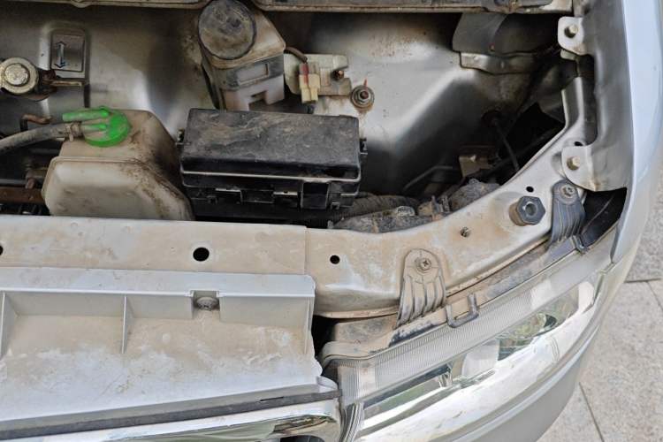 Used Jinbei Hiace X30 2019 1.5L Standard Version China VI SWC15M Engine Bay Left