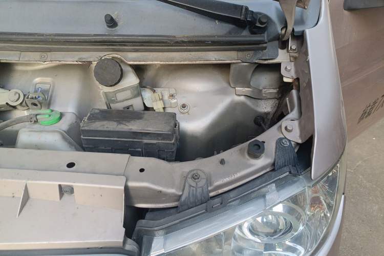 Used Jinbei Hiace X30 2019 1.5L Van Comfort Model China VI SWC15M Engine Bay Left