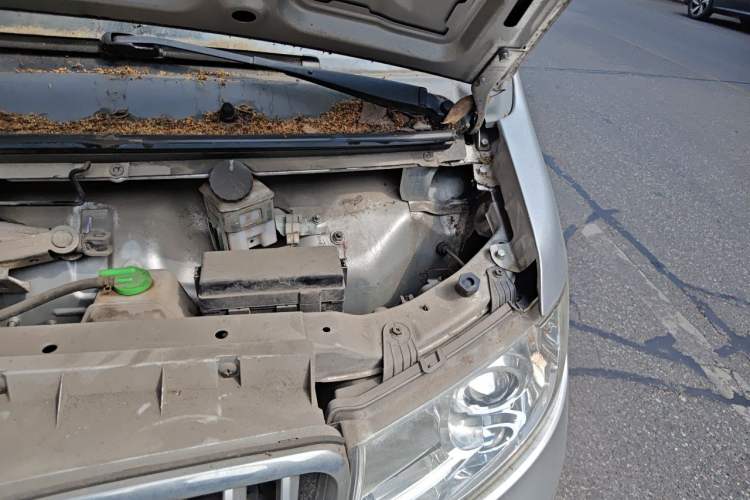Used Jinbei Hiace X30 2019 1.5L Standard Version China VI SWC15M Engine Bay Left