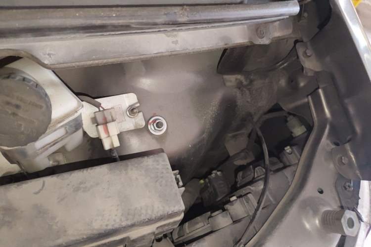 Used Jinbei Hiace X30 2019 1.5L Comfort Edition China VI SWC15M Engine Bay Left