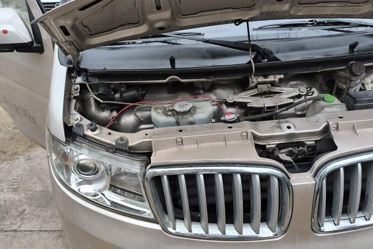 Used Jinbei Hiace X30 2019 1.5L Van Comfort Model China VI SWC15M Engine Bay Right