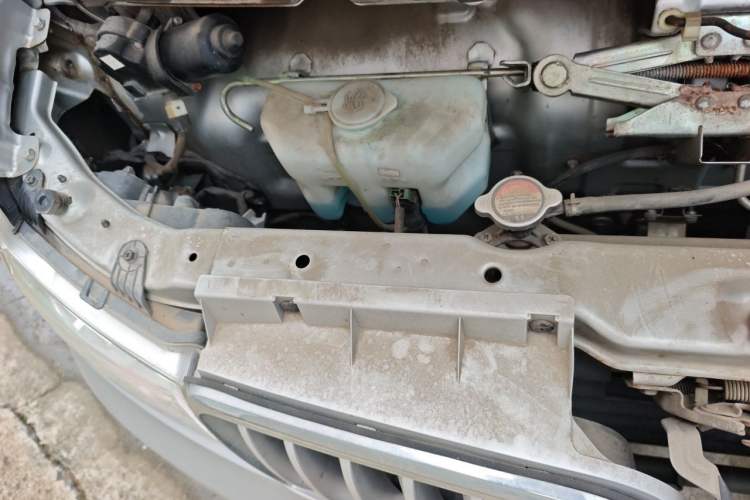 Used Jinbei Hiace X30 2019 1.5L Van Comfort Model China VI SWC15M Engine Bay Right