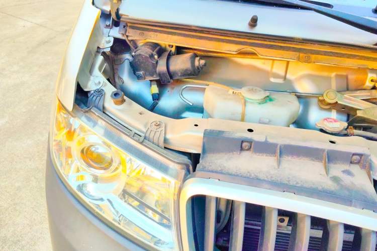 Used Jinbei Hiace X30 2019 1.5L Standard Version China VI SWC15M Engine Bay Right