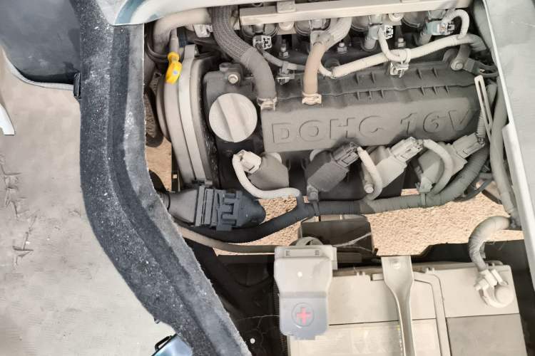 Used Jinbei Hiace X30 2019 1.5L Van Standard Model China VI SWC15M Engine Bay Right