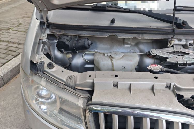 Used Jinbei Hiace X30 2019 1.5L Standard Version China VI SWC15M Engine Bay Right