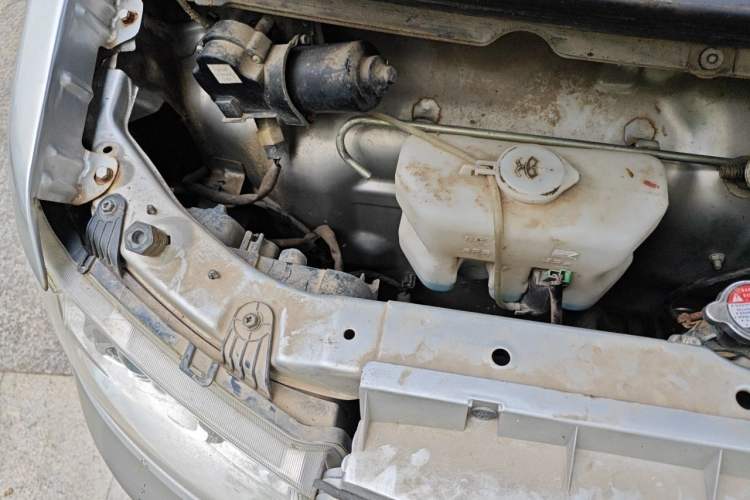 Used Jinbei Hiace X30 2019 1.5L Standard Version China VI SWC15M Engine Bay Right