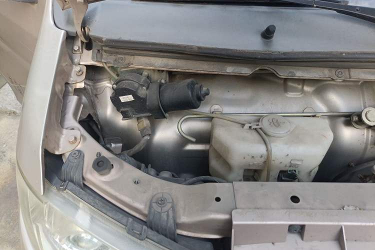Used Jinbei Hiace X30 2019 1.5L Van Comfort Model China VI SWC15M Engine Bay Right