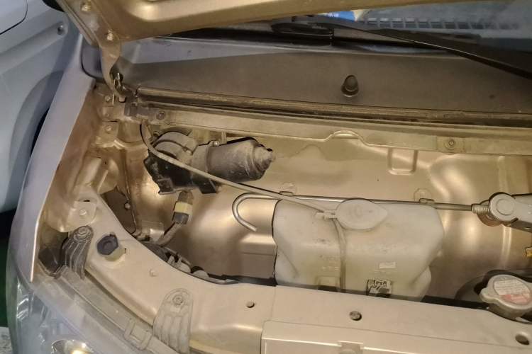 Used Jinbei Hiace X30 2019 1.5L Van Comfort Model China VI SWC15M Engine Bay Right