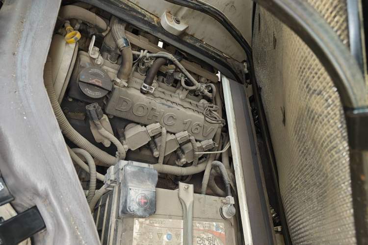 Used Jinbei Hiace X30  Engine Bay