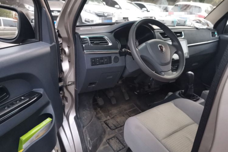 Used Jinbei Hiace X30 2019 1.5L Van Comfort Model China VI SWC15M Interior 3