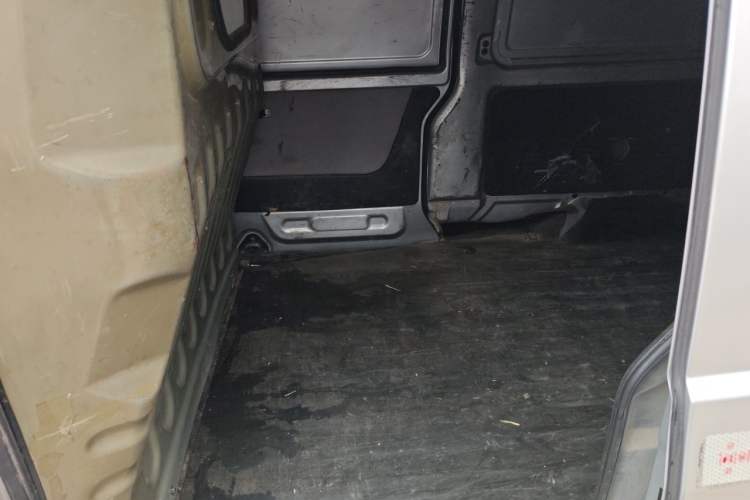Used Jinbei Hiace X30 2019 1.5L Van Comfort Model China VI SWC15M Left Rear Seat