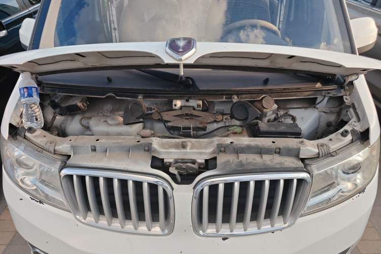 Used Jinbei Hiace X30  Engine Bay