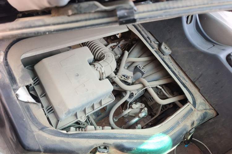 Used Jinbei Hiace X30 2019 1.5L Standard Version China VI SWC15M Engine Bay Right