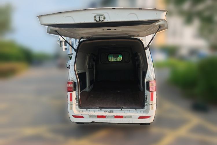 Used Jinbei Hiace X30 2019 1.5L Van Comfort Model China VI SWC15M Trunk