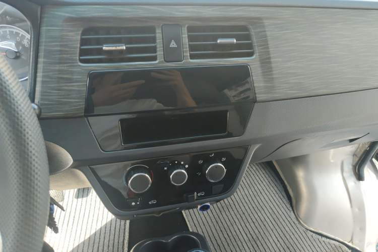 Used Jinbei Hiace X30 2020 1.5L Van Super-Enjoyment Model China VI Standard SWC15M Audio And AC Panel
