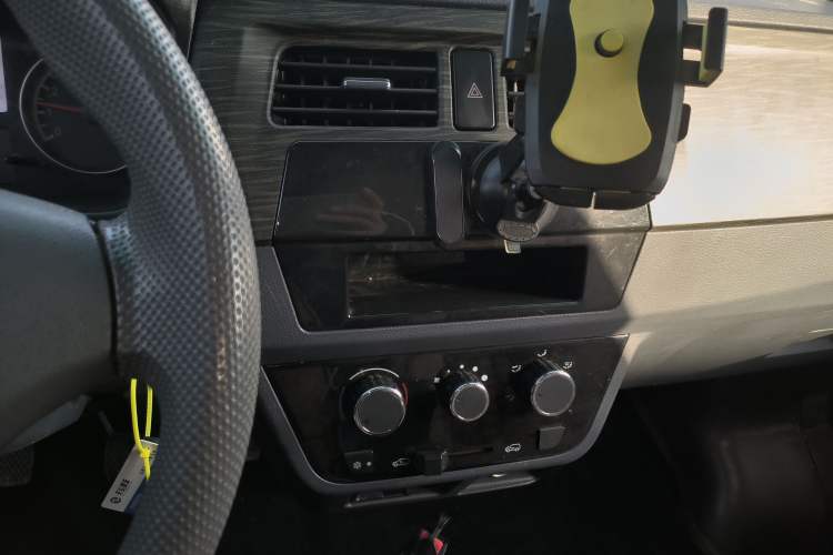 Used Jinbei Hiace X30 2020 1.5L Van Super-Enjoyment Model China VI Standard SWC15M Audio And AC Panel