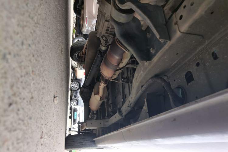Used Jinbei Hiace X30 2020 1.5L Super-Comfortable Version China VI Standard SWC15M Chassis Front Left