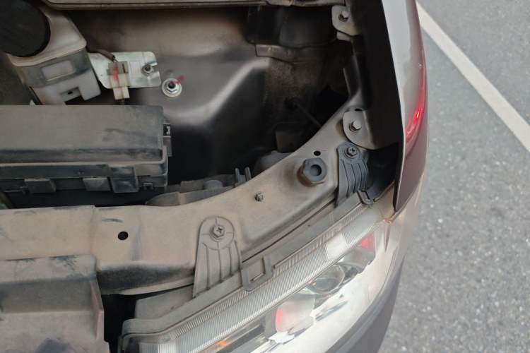 Used Jinbei Hiace X30 2020 1.5L Super-Comfortable Version China VI Standard SWC15M Engine Bay Left