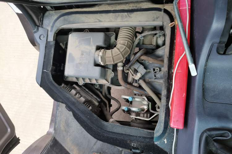 Used Jinbei Hiace X30 2020 1.5L Super-Comfortable Version China VI Standard SWC15M Engine Bay Right