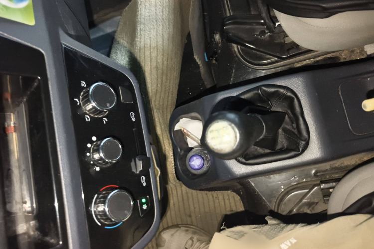 Used Jinbei Hiace X30 2020 1.5L Super-Comfortable Version China VI Standard SWC15M Gear Lever