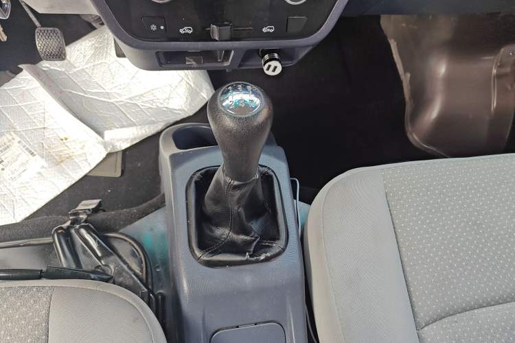Used Jinbei Hiace X30 2020 1.5L Super-Comfortable Version China VI Standard SWC15M Gear Lever
