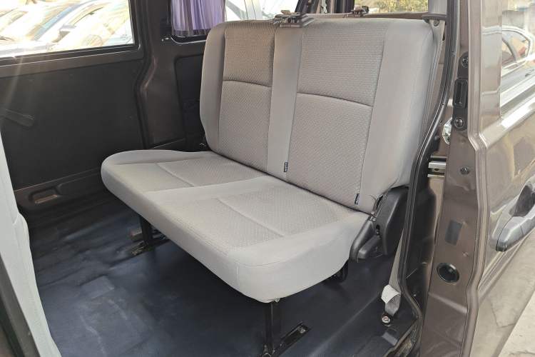 Used Jinbei Hiace X30 2020 1.5L Super-Comfortable Version China VI Standard SWC15M Interior 4