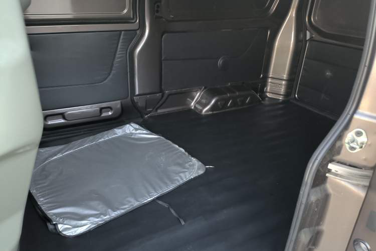 Used Jinbei Hiace X30 2020 1.5L Van Super-Enjoyment Model China VI Standard SWC15M Left Rear Seat