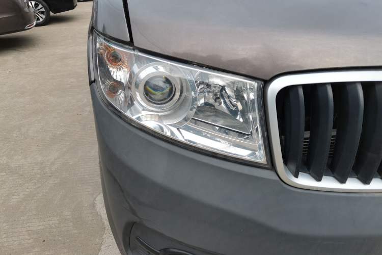 Used Jinbei Hiace X30 2020 1.5L Super-Comfortable Version China VI Standard SWC15M Right Front Headlight