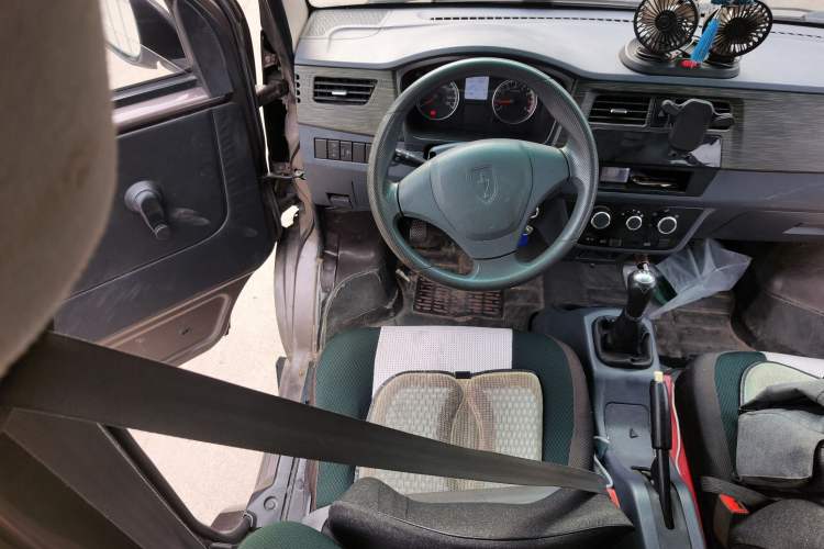 Used Jinbei Hiace X30 2020 1.5L Super-Comfortable Version China VI Standard SWC15M Steering Wheel