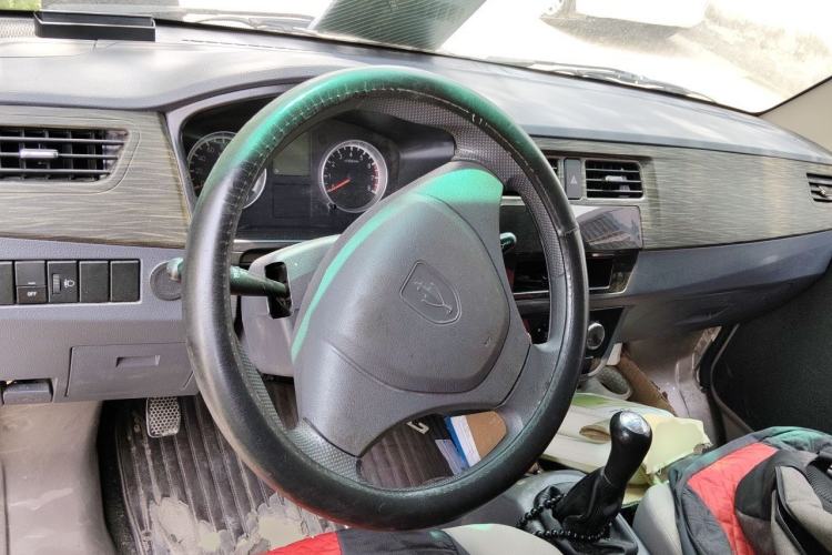 Used Jinbei Hiace X30 2020 1.5L Van Super-Enjoyment Model China VI Standard SWC15M Center Console