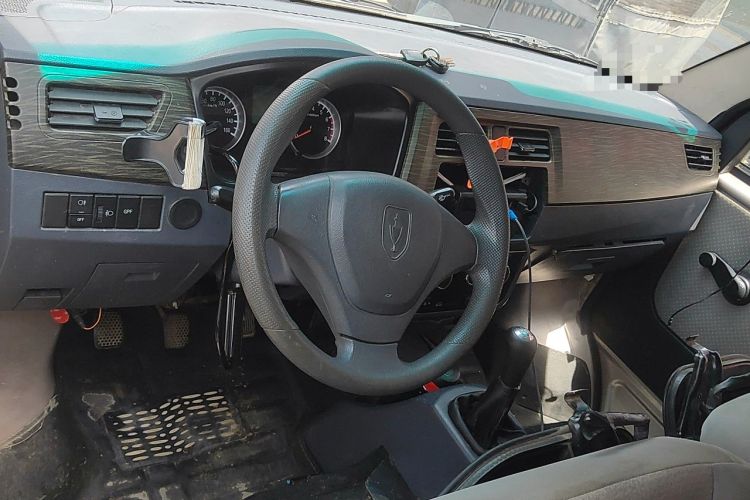 Used Jinbei Hiace X30 2020 1.5L Van Super-Enjoyment Model China VI Standard SWC15M Center Console