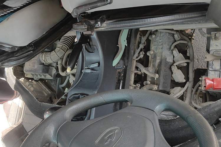 Used Jinbei Hiace X30 2020 1.5L Van Super-Enjoyment Model China VI Standard SWC15M Engine Bay