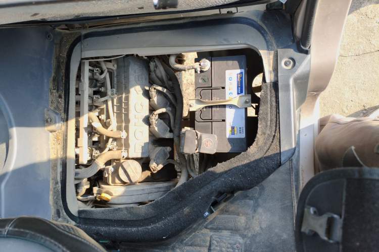 Used Jinbei Hiace X30 2020 1.5L Super-Comfortable Version China VI Standard SWC15M Engine Bay Left