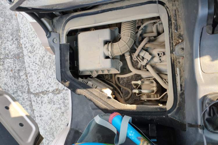Used Jinbei Hiace X30 2020 1.5L Super-Comfortable Version China VI Standard SWC15M Engine Bay Right