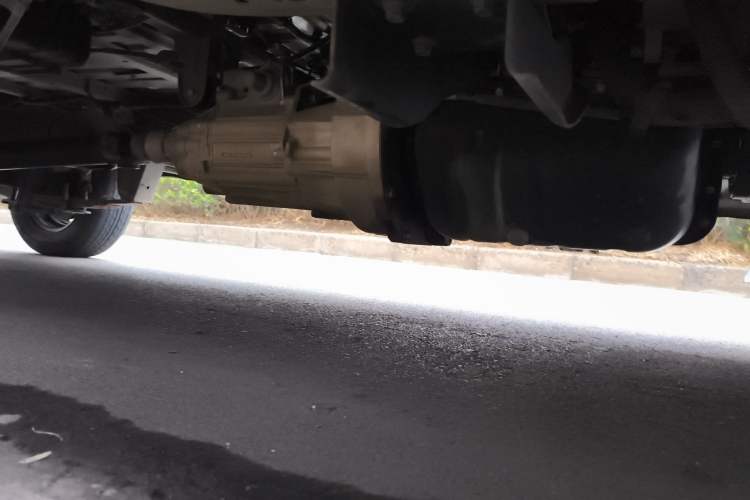 Used Jinbei Hiace X30 2020 1.5L Super-Comfortable Version China VI Standard SWC15M Chassis Front Right