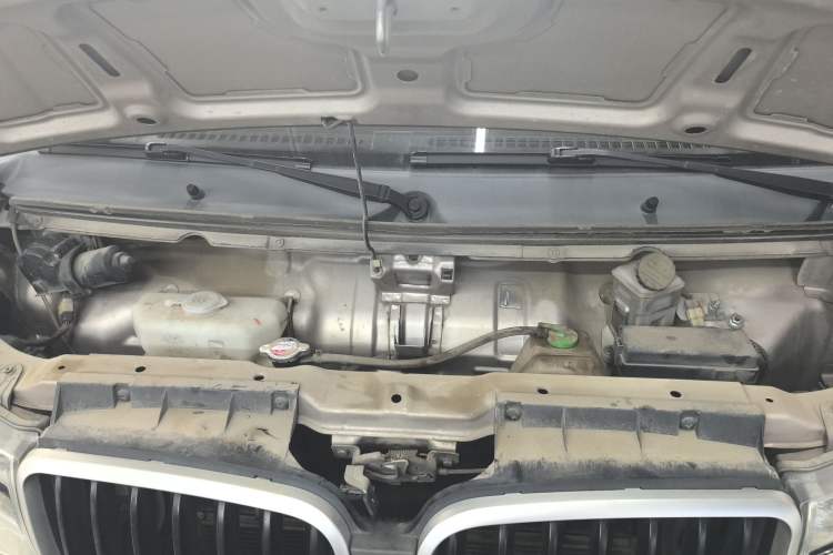 Used Jinbei Hiace X30 2020 1.5L Super-Comfortable Version China VI Standard SWC15M Engine Bay