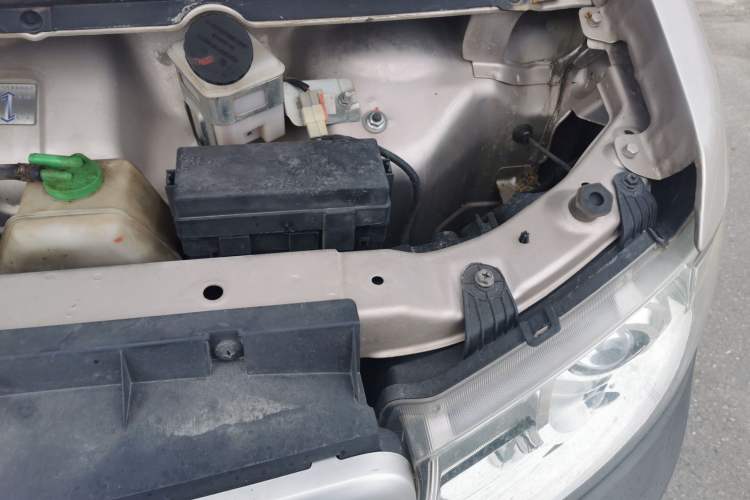 Used Jinbei Hiace X30  Engine Bay Left