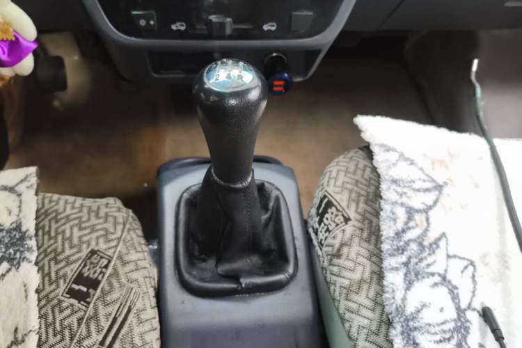 Used Jinbei Hiace X30 2020 1.5L Super-Comfortable Version China VI Standard SWC15M Gear Lever
