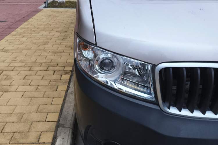 Used Jinbei Hiace X30 2020 1.5L Super-Comfortable Version China VI Standard SWC15M Right Front Headlight